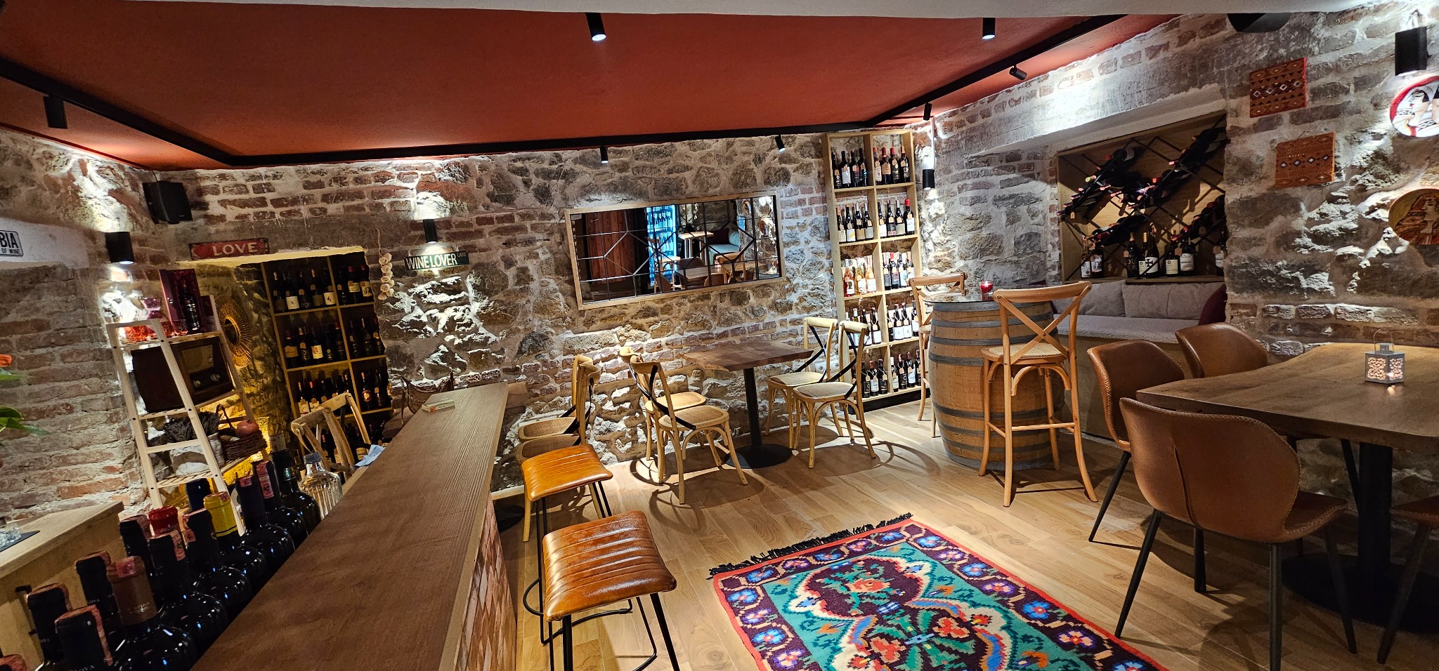 Duavere wine bar interior